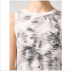 Vince size XS
jacquard drawing silk dress excellent condition 
No stains